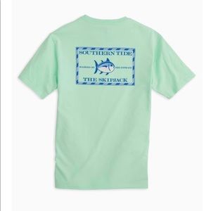 Southern Tide tee